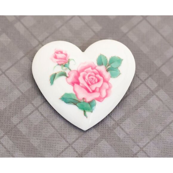 Vintage White Porcelain Heart Rose Brooch by Avon G14 - Picture 1 of 2